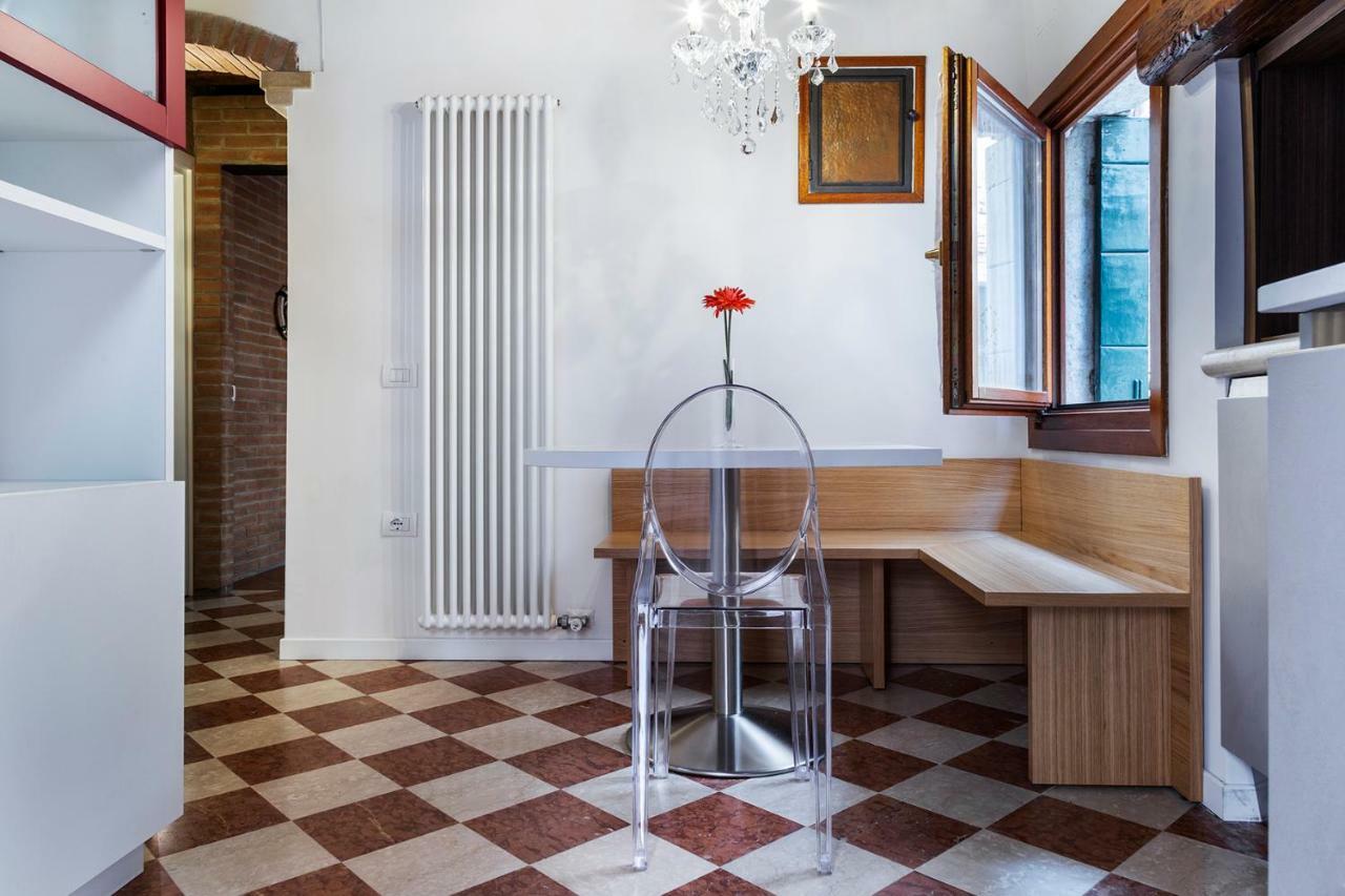 Antico Caminetto Alla Biennale Veneza Exterior foto