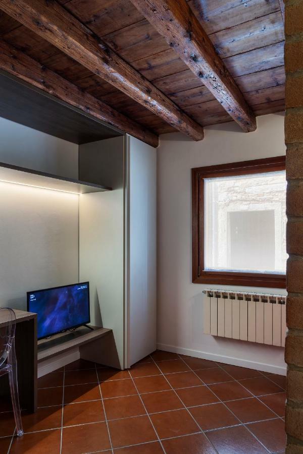 Antico Caminetto Alla Biennale Veneza Exterior foto